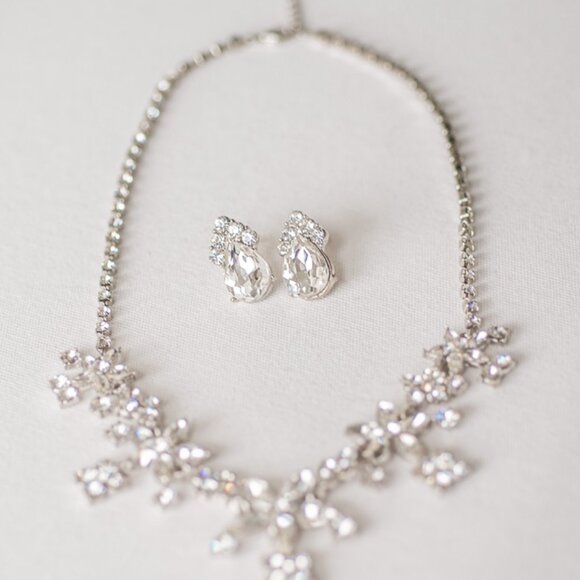 Crystal Bridal Necklace & Earring Set, Silver Floral design - Picture 5 of 5